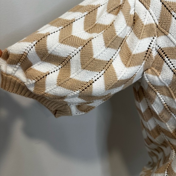 DG2 by Diane Gilman Puff-Sleeve Zig Zag Knit Chevron Cardigan. Tan/ White. Sz: M - Picture 10 of 13